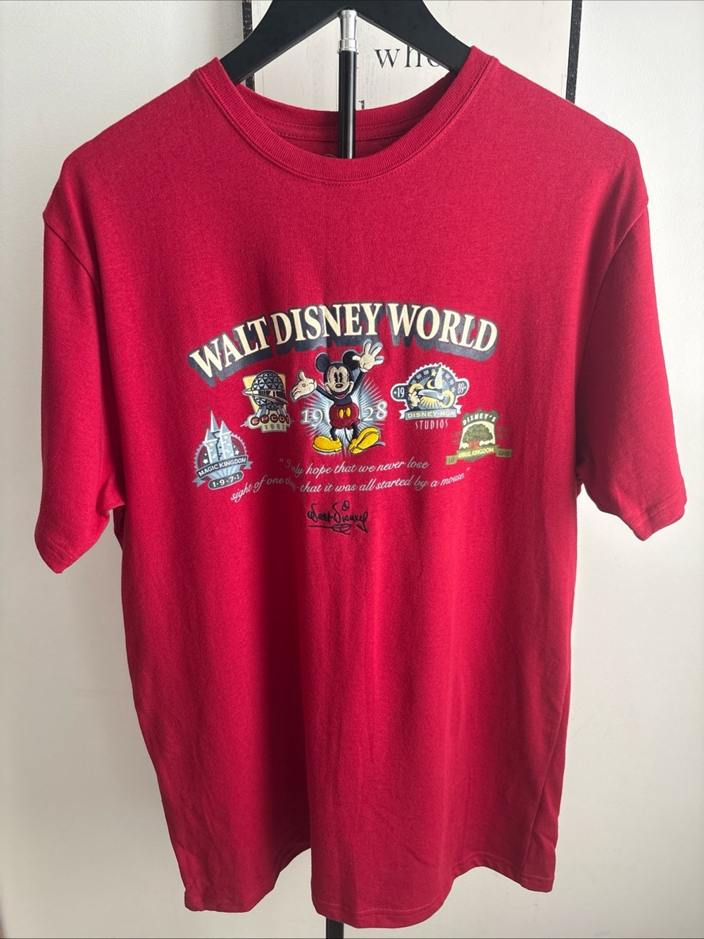 Disney Men’s Red Walt Disney World Mickey Graphic Tee Shirt size medium